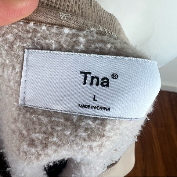 Aritzia TNA Crewneck Sweatshirt Size L - Picture 3 of 5
